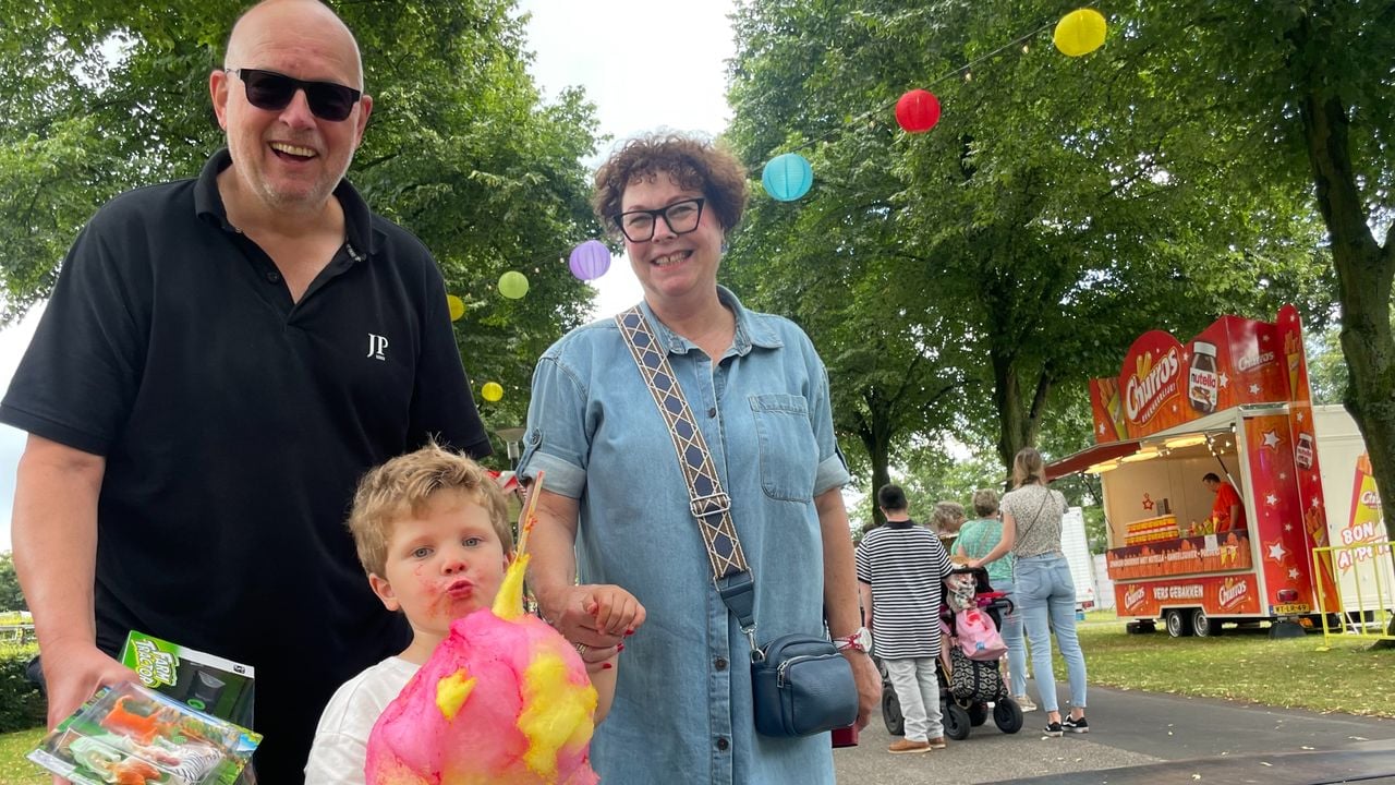 Leo, Mieke en Guus op de kermis in Uden (foto: Jos Verkuijlen).