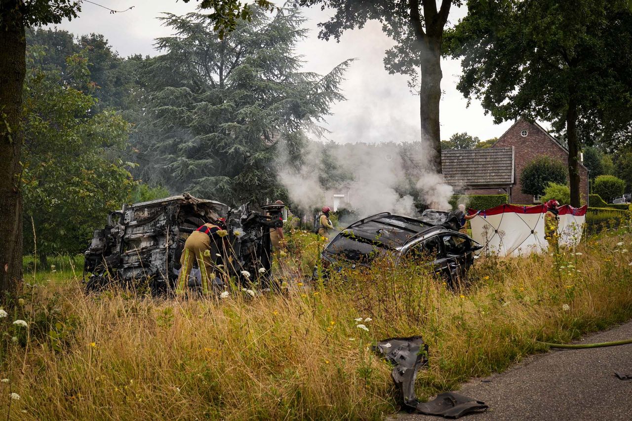Er kwam nog een tijd rook uit de auto's (foto: SQ Vision).