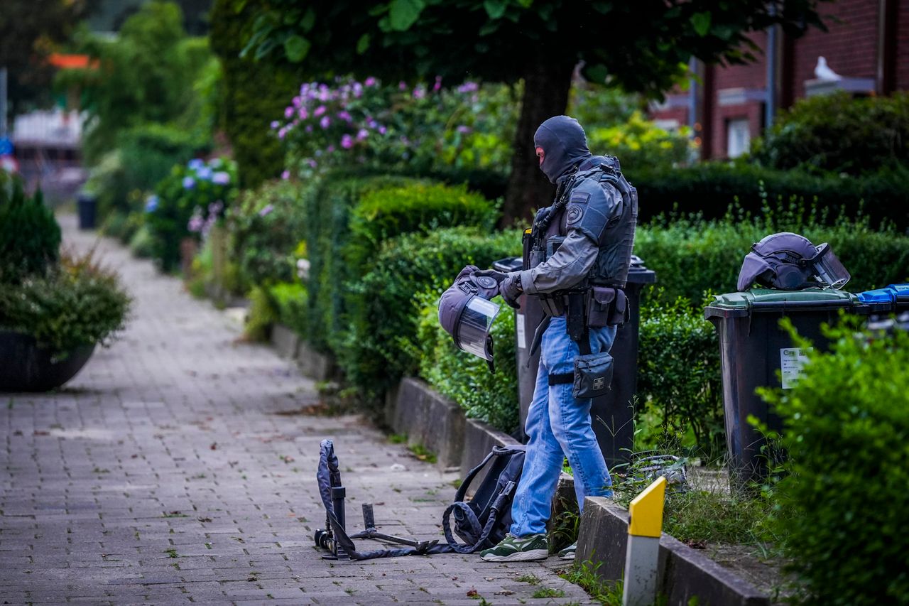 Arrestatieteam na de inval (foto: SQ Vision).