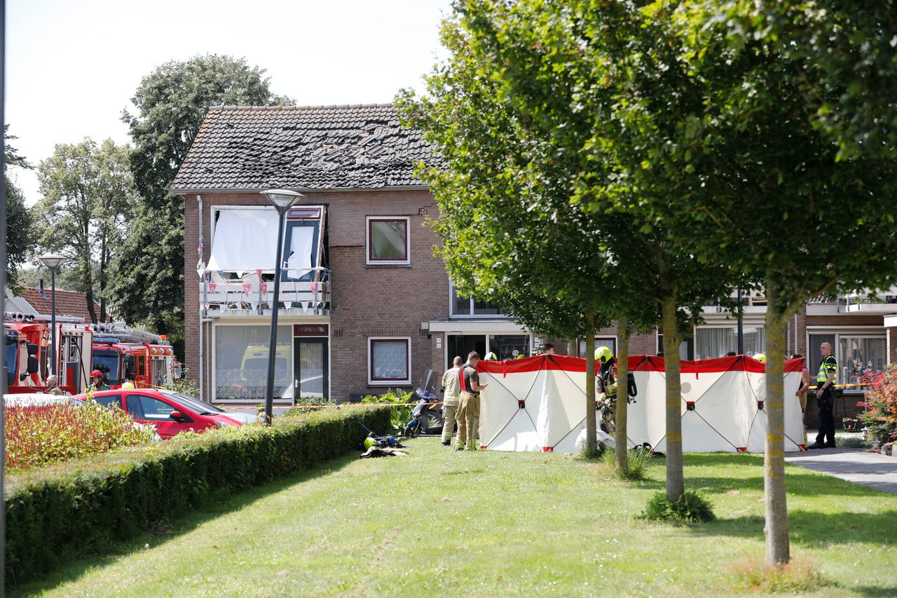 De omliggende huizen zijn ontruimd (foto: Christian Treats/SQ Vision).