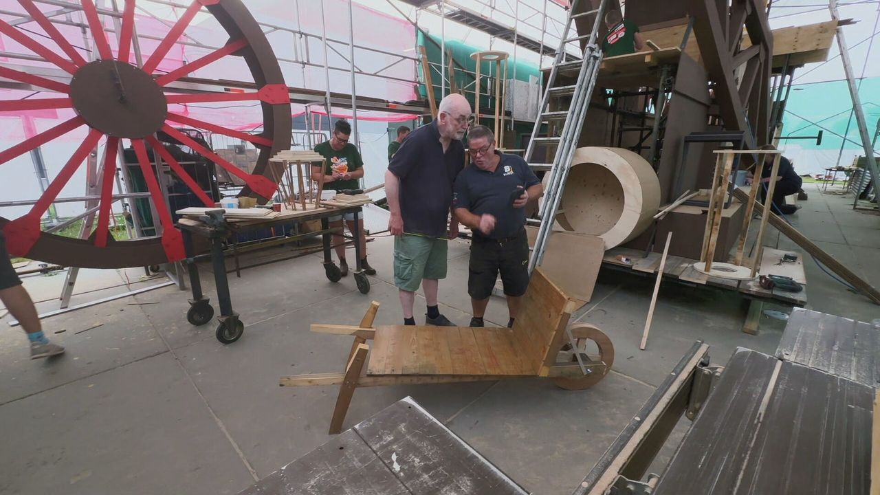 Vriendenkring Van Gaal eerder deze week bij de voorbereidingen