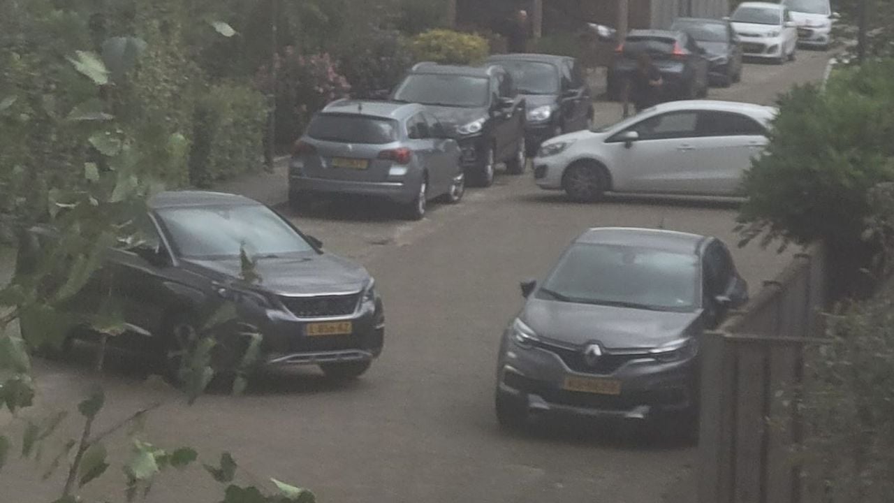 Deze auto's waaiden van hun plek (foto: Bults).