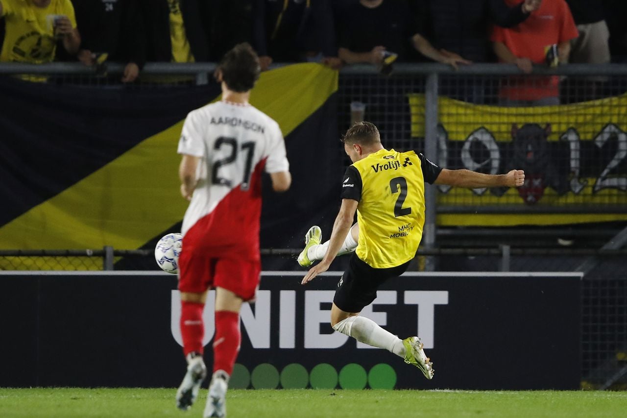 Boyd Lucassen maakt de 1-0 (foto: ANP).