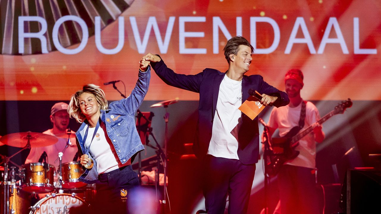 Zwemster Sharon van Rouwendaal wordt gehuldigd in het TeamNL Huis (foto: ANP / Koen van Weel).