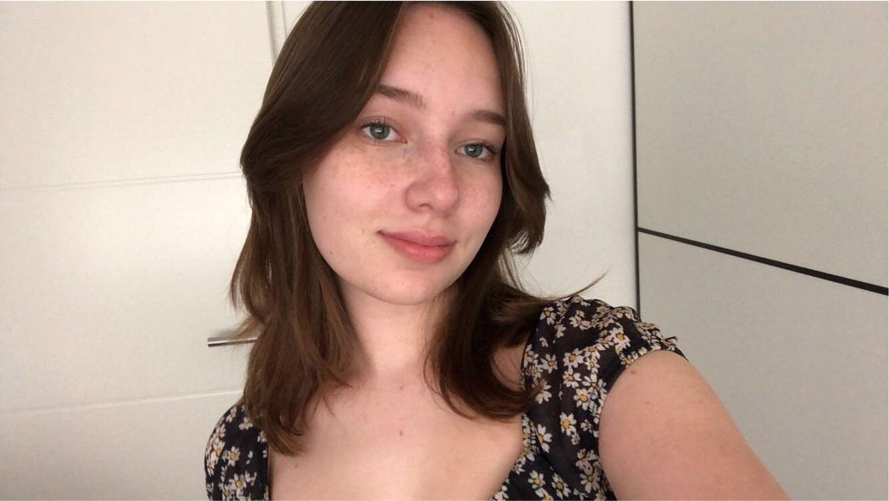 Isabelle (18) moet twee en een half uur reizen om op school te komen (privéfoto).