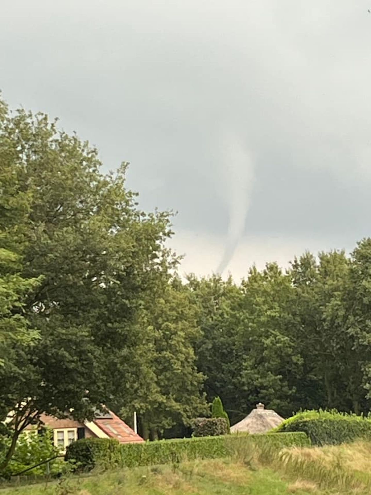 Jacqueline legde de windhoos vast vanuit Vlijmen.