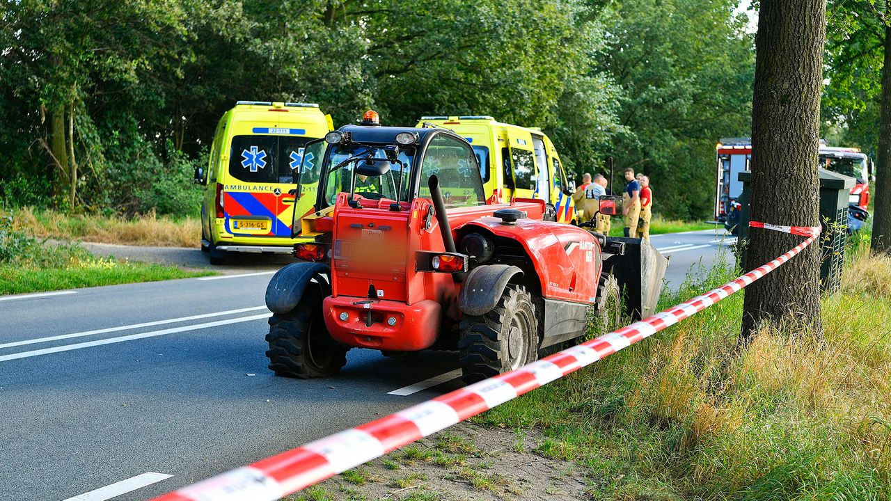 Na het ongeluk werd de weg afgezet (foto: Rico Vogels/SQ Vision).