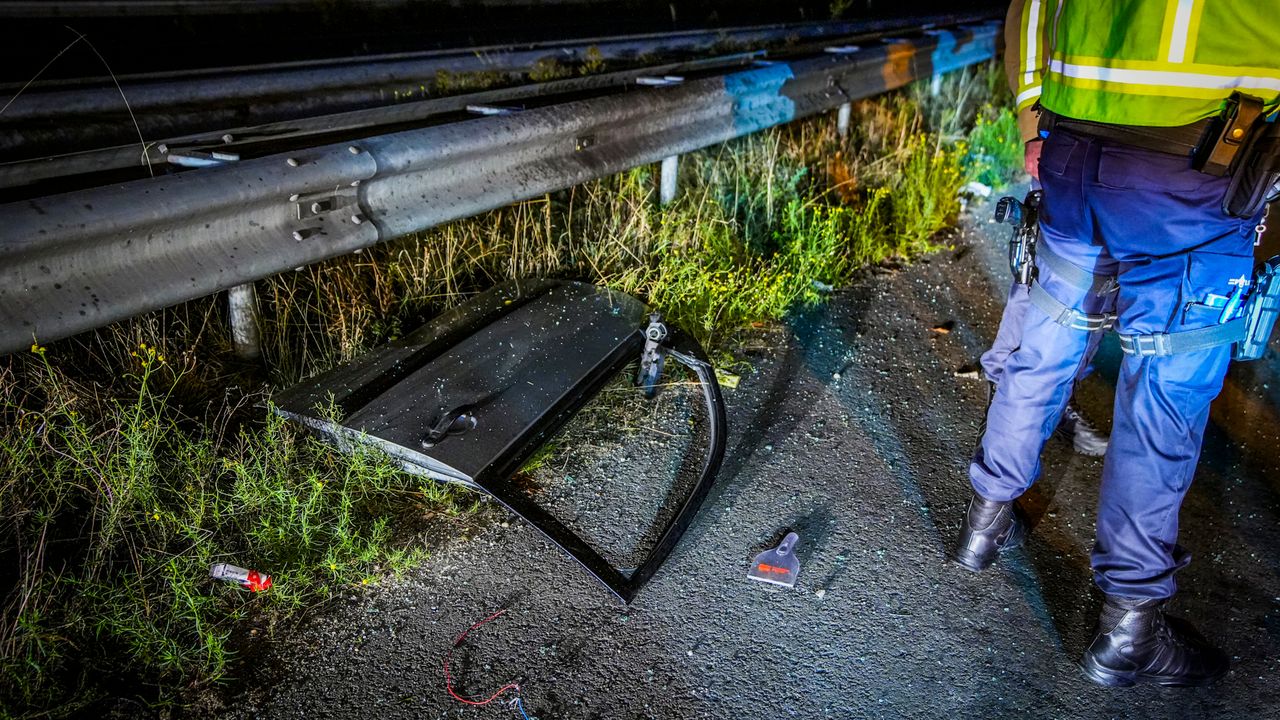 Een van de onderdelen die op de weg terechtkwamen (foto: SQ Vision).