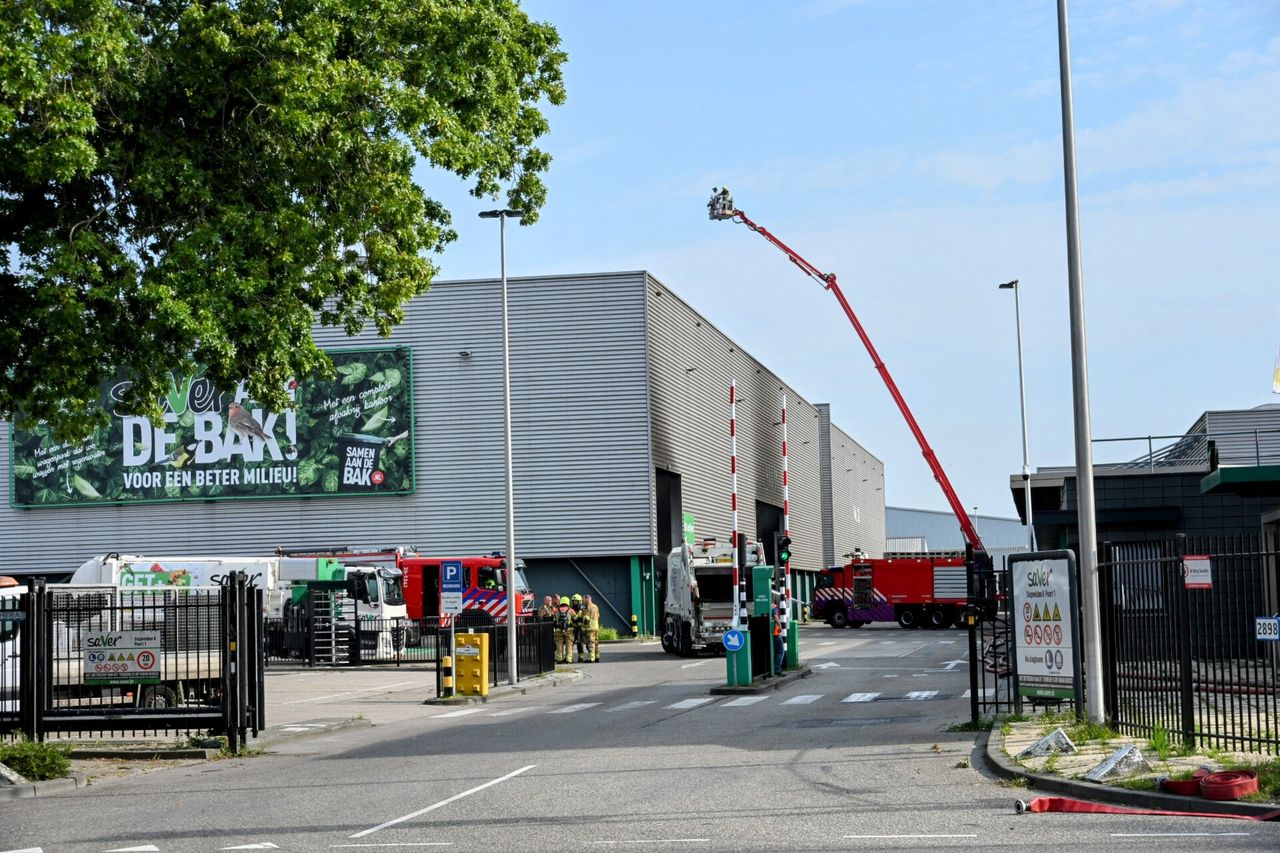 De schade door de rook aan het pand is te zien (foto: SQ Vision).