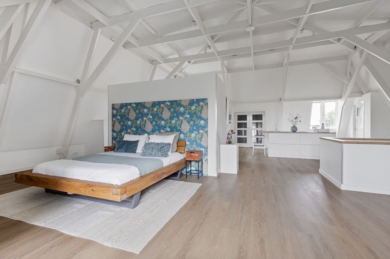 Master bedroom op de derde etage (foto: Agnes Tomesen Makelaardij).