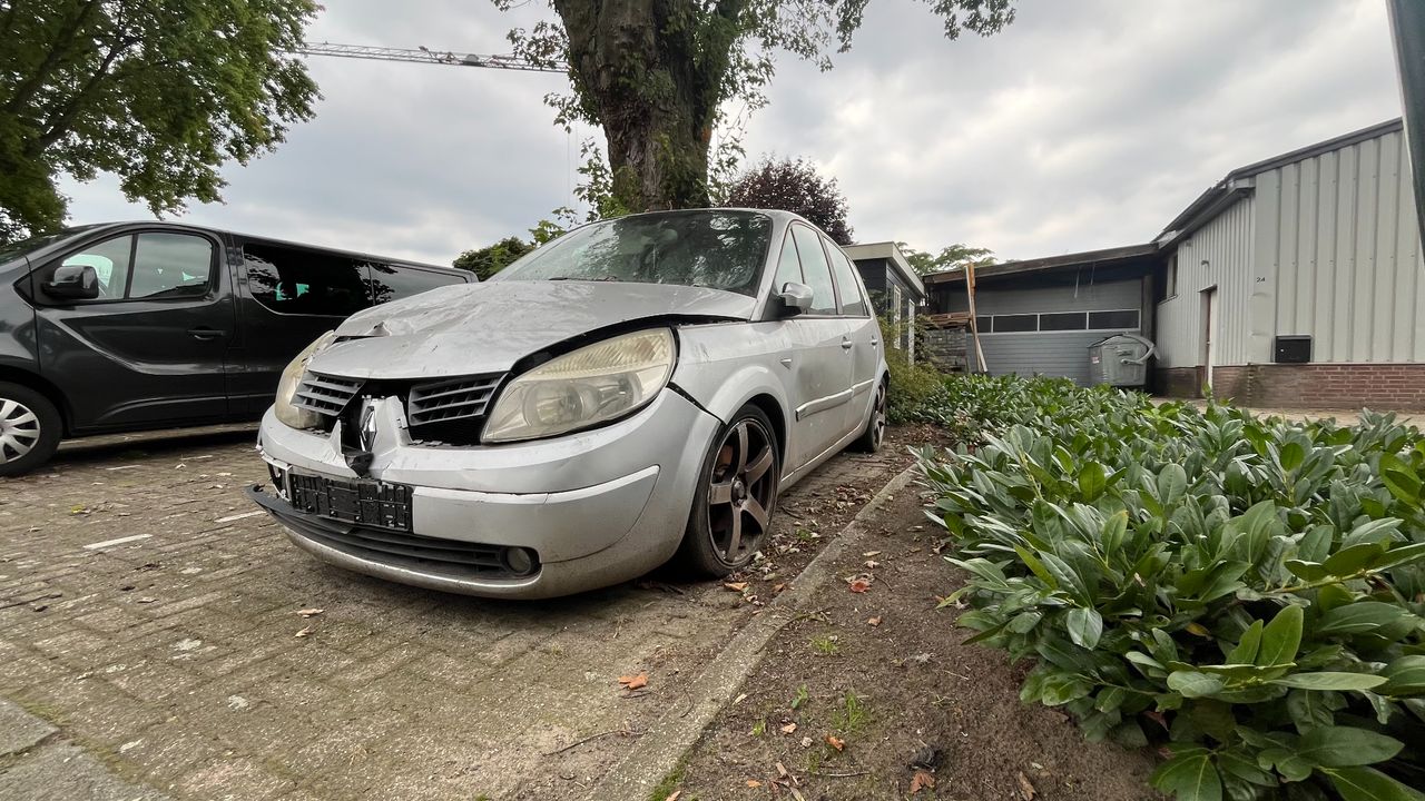 De nummerplaat zit er ook niet meer op (foto: Raymond Merkx)