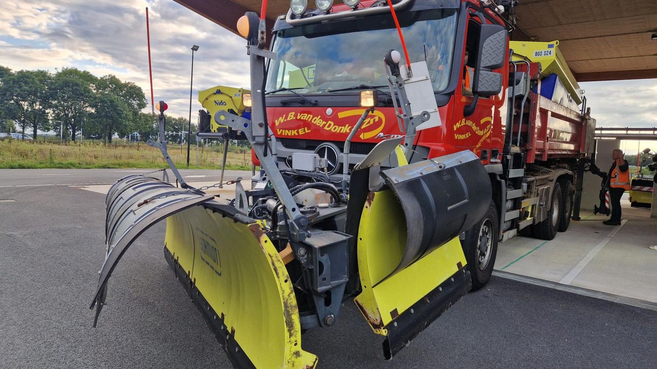 Sneeuwschuiver met ploeg (foto: Omroep Brabant).