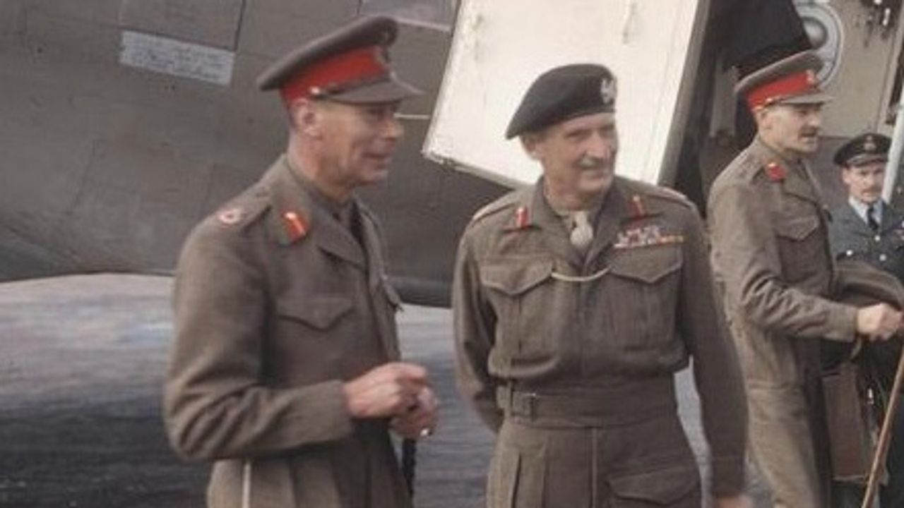 King George en Montgomery op 12 oktober 1944, vermoedelijkvliegveld Eindhoven (foto: archief)