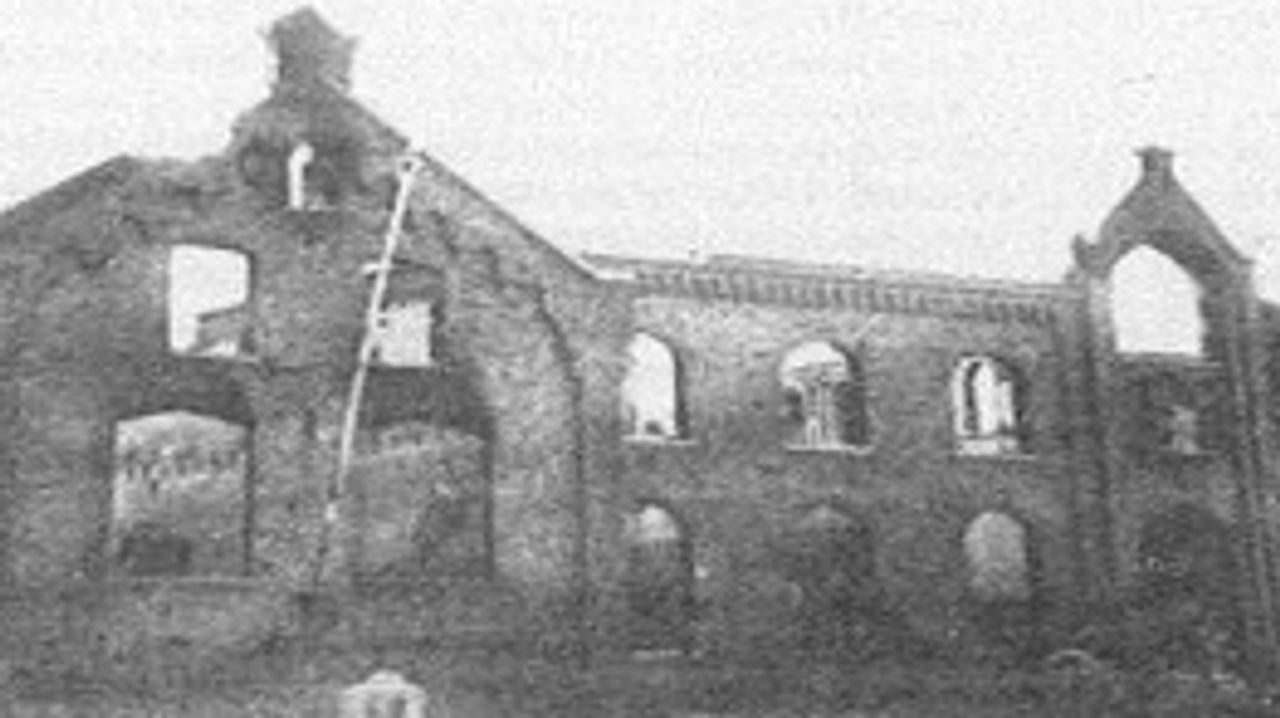 Een van de weinige bekende foto's van de schade in Reusel (foto: archief)