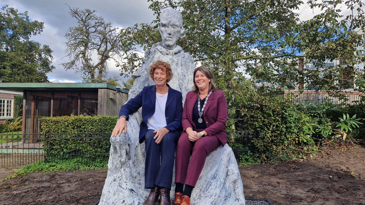 Belgisch vicepremier Petra De Sutter (links) en burgemeester Joyce Vermue heeft het beeld al uitgetest (foto: Omroep Brabant).