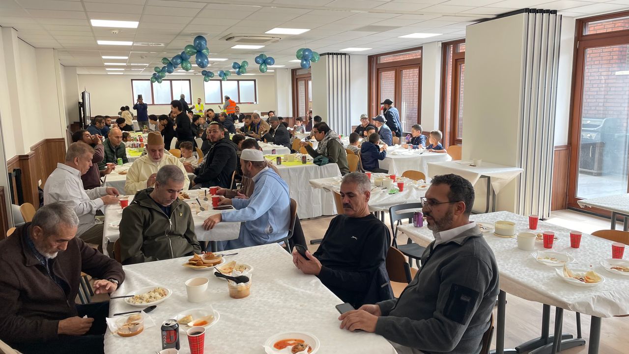 Na 14 jaar wachten is deze nieuwe moskee in Eindhoven geopend (foto: Megan Hanegraaf).