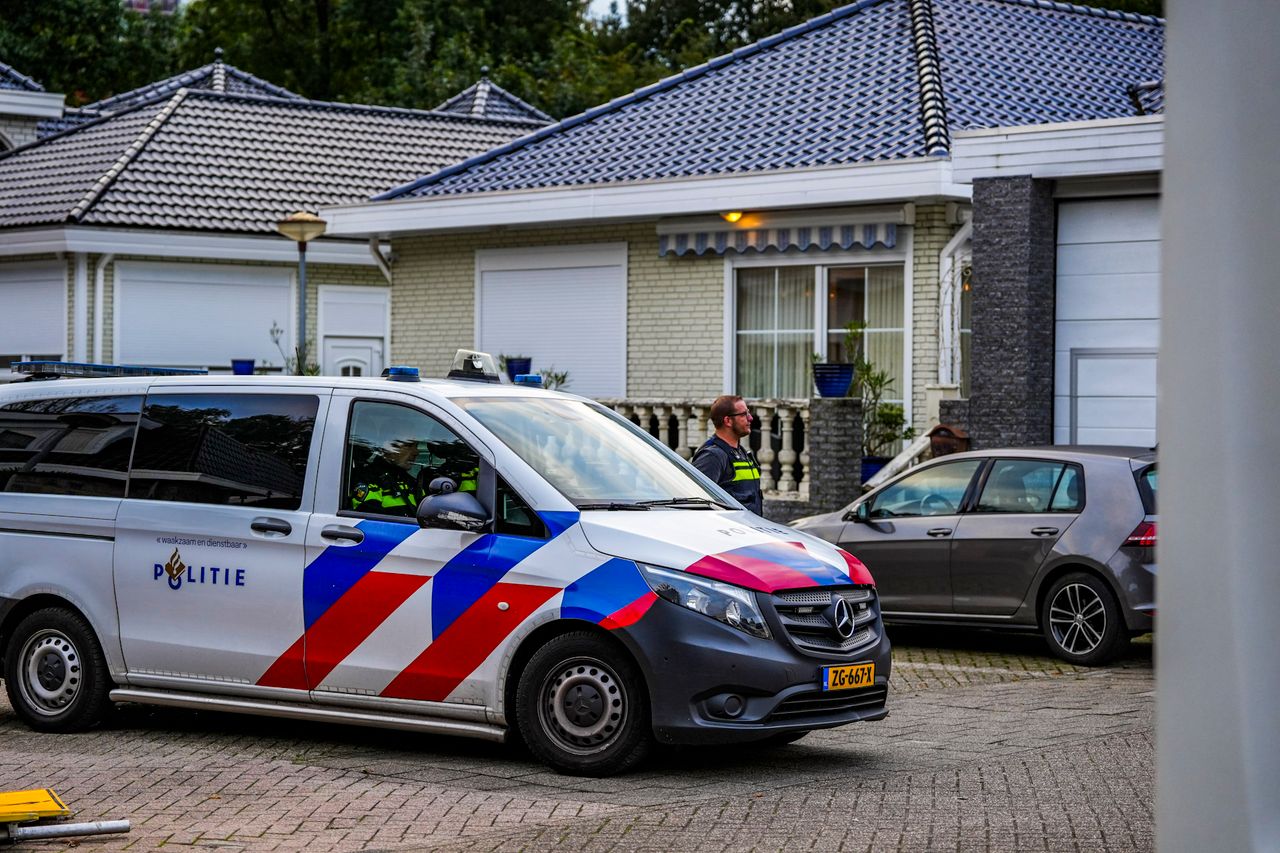 De inval op het Eindhovense woonwagenkamp (Foto: SQ Vision).