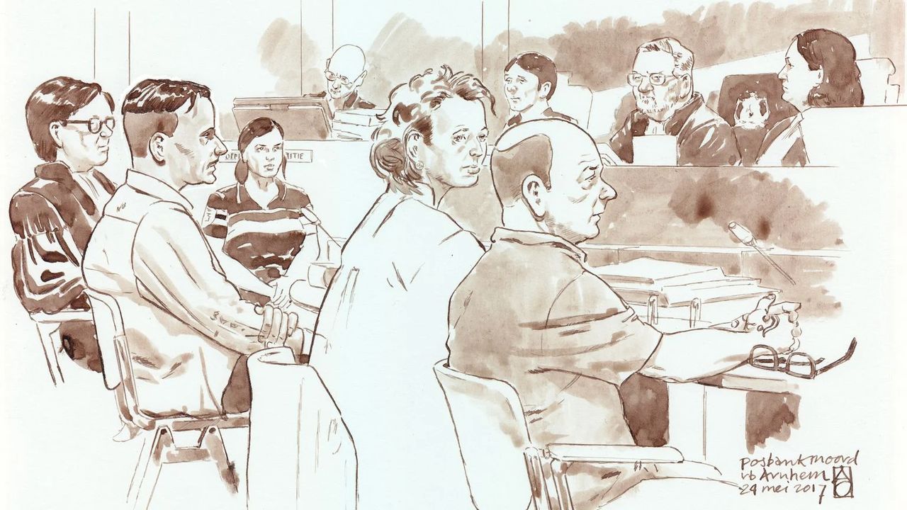 Souris R. en Frank S. tijdens een zitting in 2017 (foto: ANP).