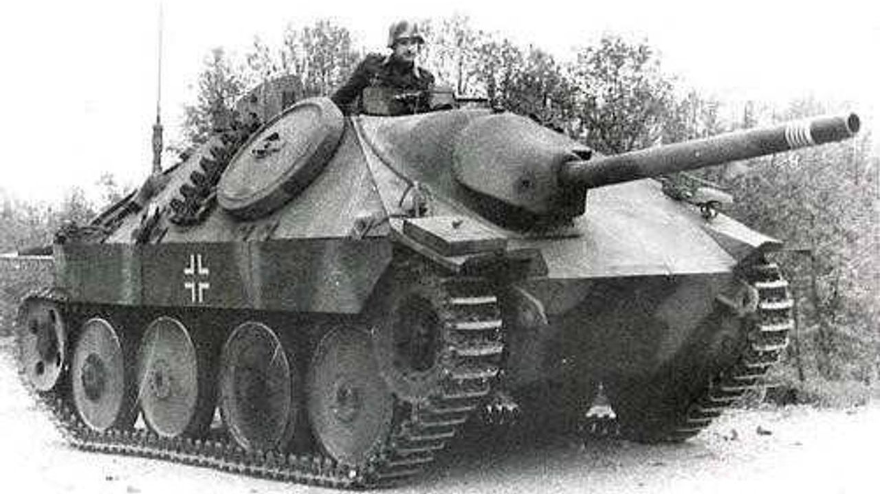 Hetzer-tankjager dook op in Den Bosch, deze is gefotografeerd op een onbekende plek (foto: archief) 