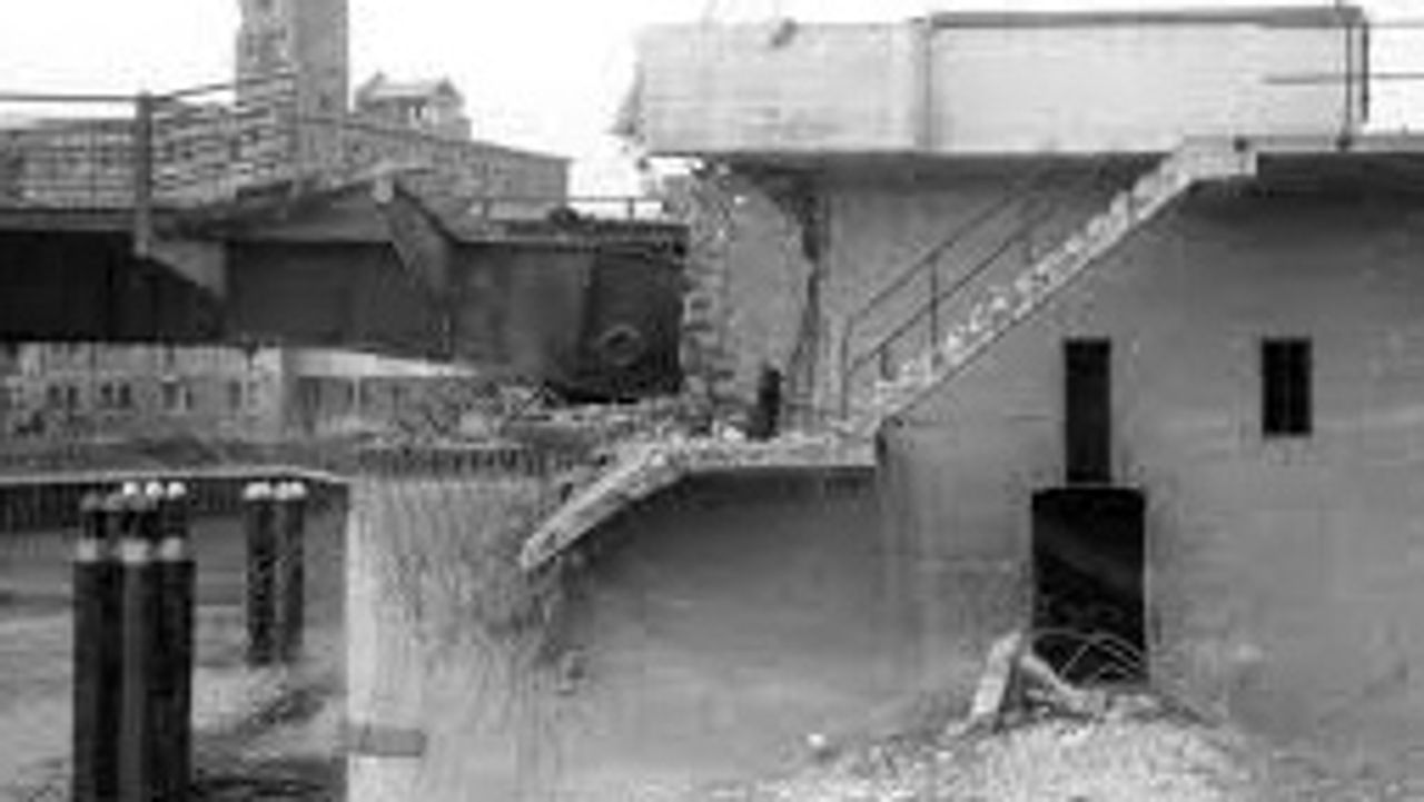 De vernielde Diezebrug oktober 1944 (foto: Erfgoed Den Bosch)