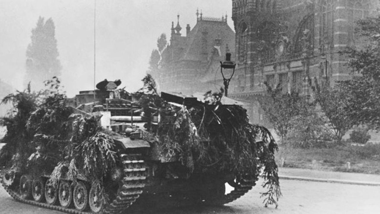 Gecamoufleerde stug in centrum Den Bosch (foto: archief).