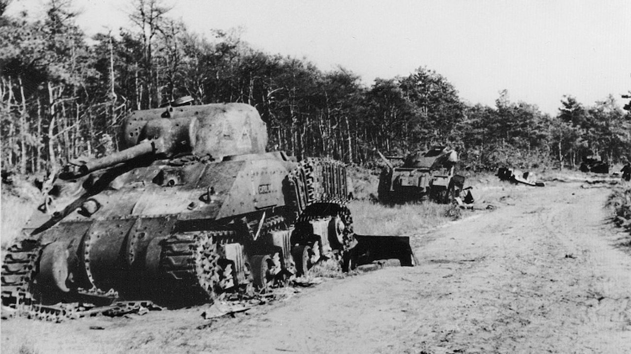 Tankwrakken op de Huijbergsebaan bij Bergen op Zoom(foto: archief)