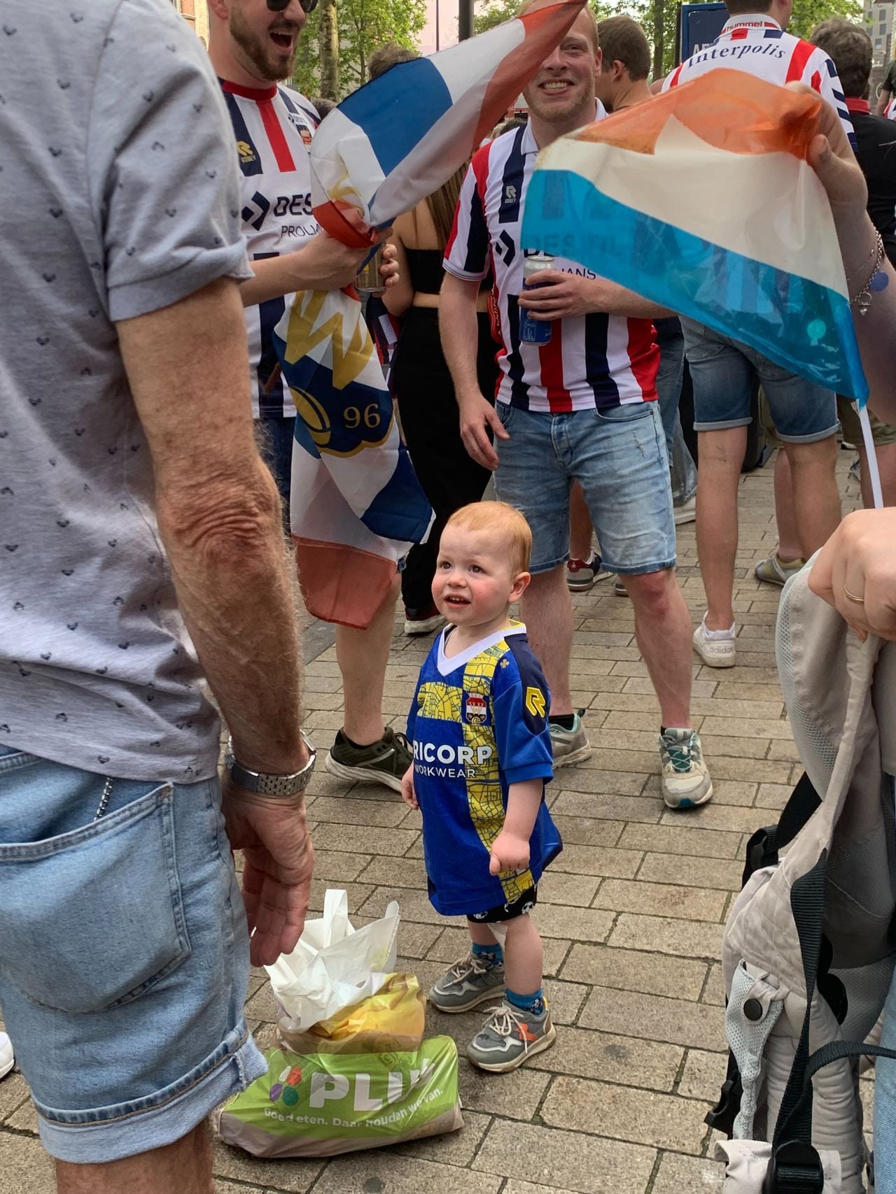 Een kind met familie bij de huldiging van Willem II (Foto: privé)