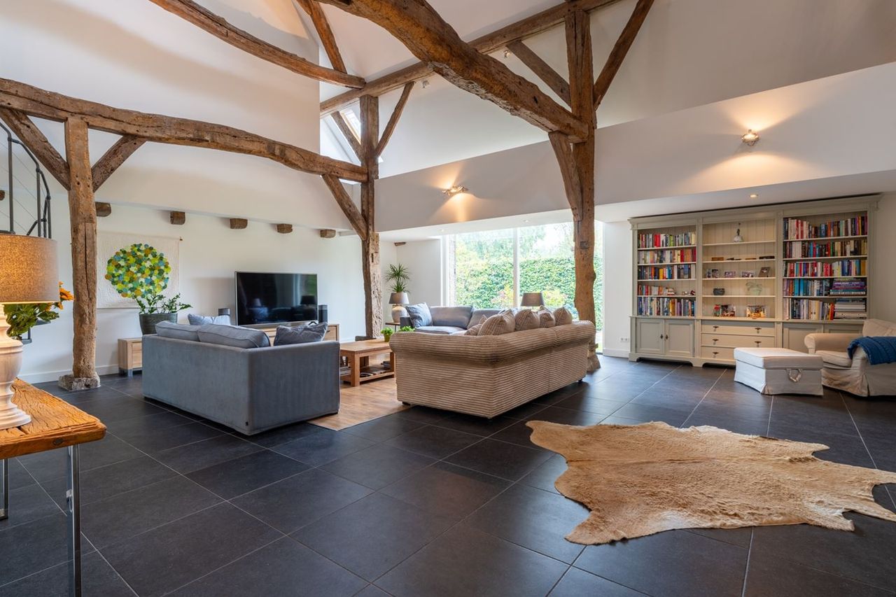 De woonkamer (foto: De Makelaars van Altena).