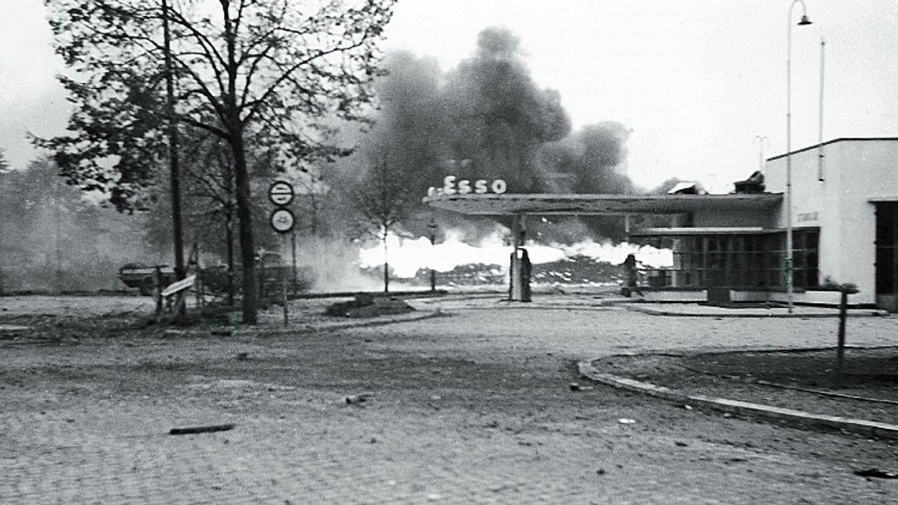 Crocodile spuwt vuur omgeving station Wilhelminapark Den Bosch 26 oktober 1944 (archieffoto).