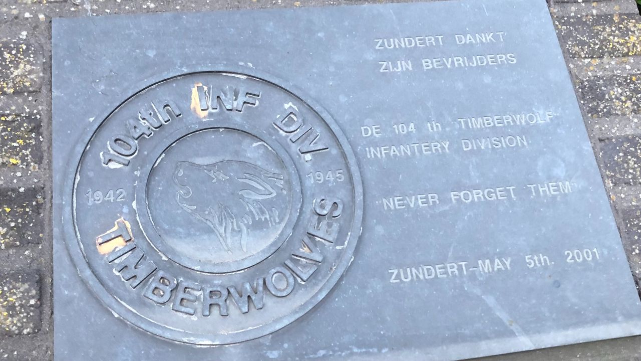 Plaquette bij de brug op de Meirseweg (foto: Willem-Jan Joachems) 