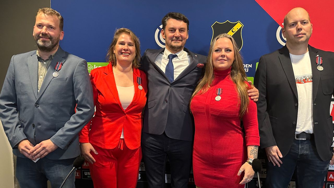 Vlnr: Leon Deckers, Wendy Dujardin, minister Lech Parell, Myrthe Koppelaar en Martijn Koks.