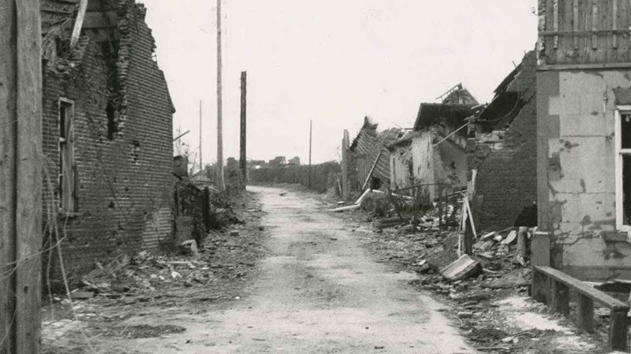 Verwoestingen in Woensdrecht na de strijd van 16 oktober 1944 (foto: archief) 