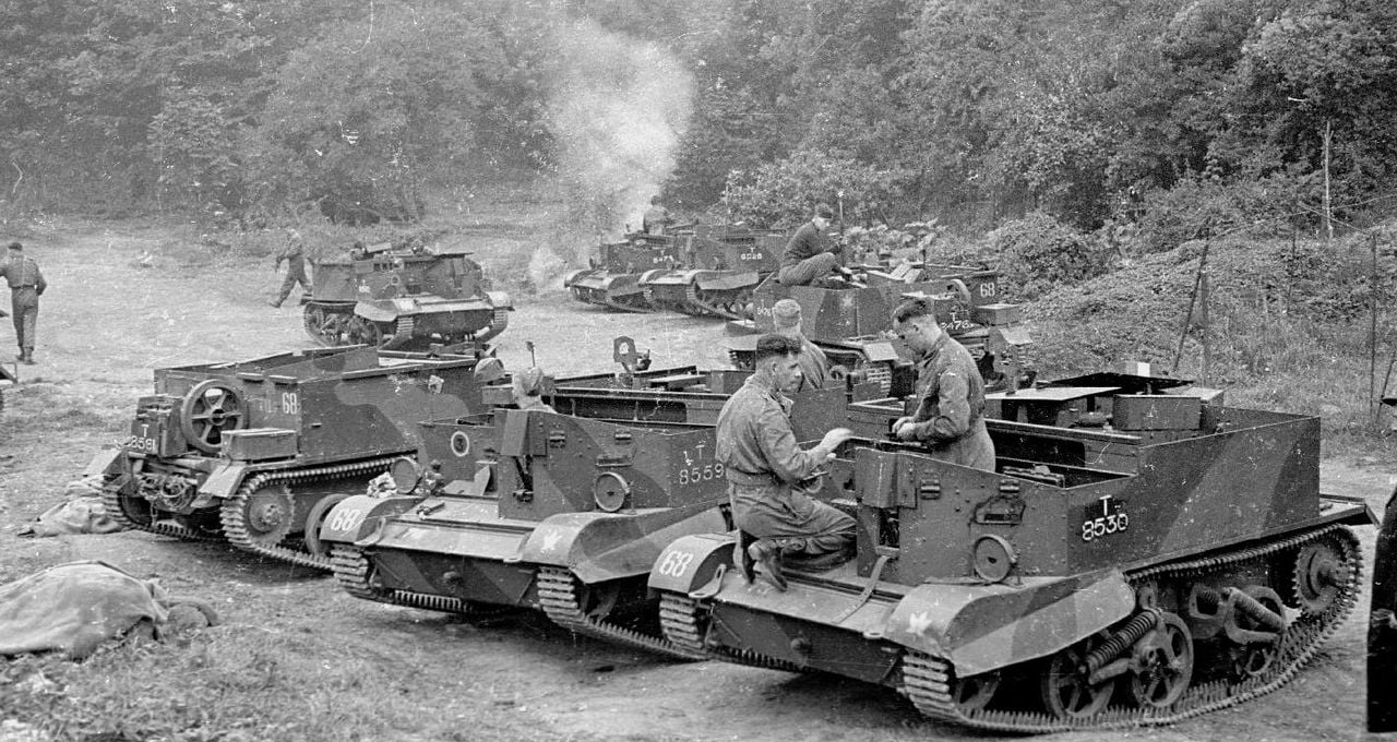 Brencarriers in zomer of najaar 1944 ergens aan het westelijk front (foto: archief)