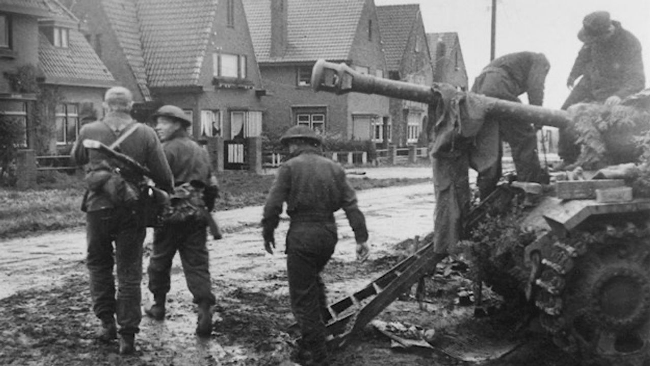 Algonquins krijgsgevangen gemaakt op de Watertorenweg in Steenbegergen 1944 (foto: Archief/Kriegsberichter) 