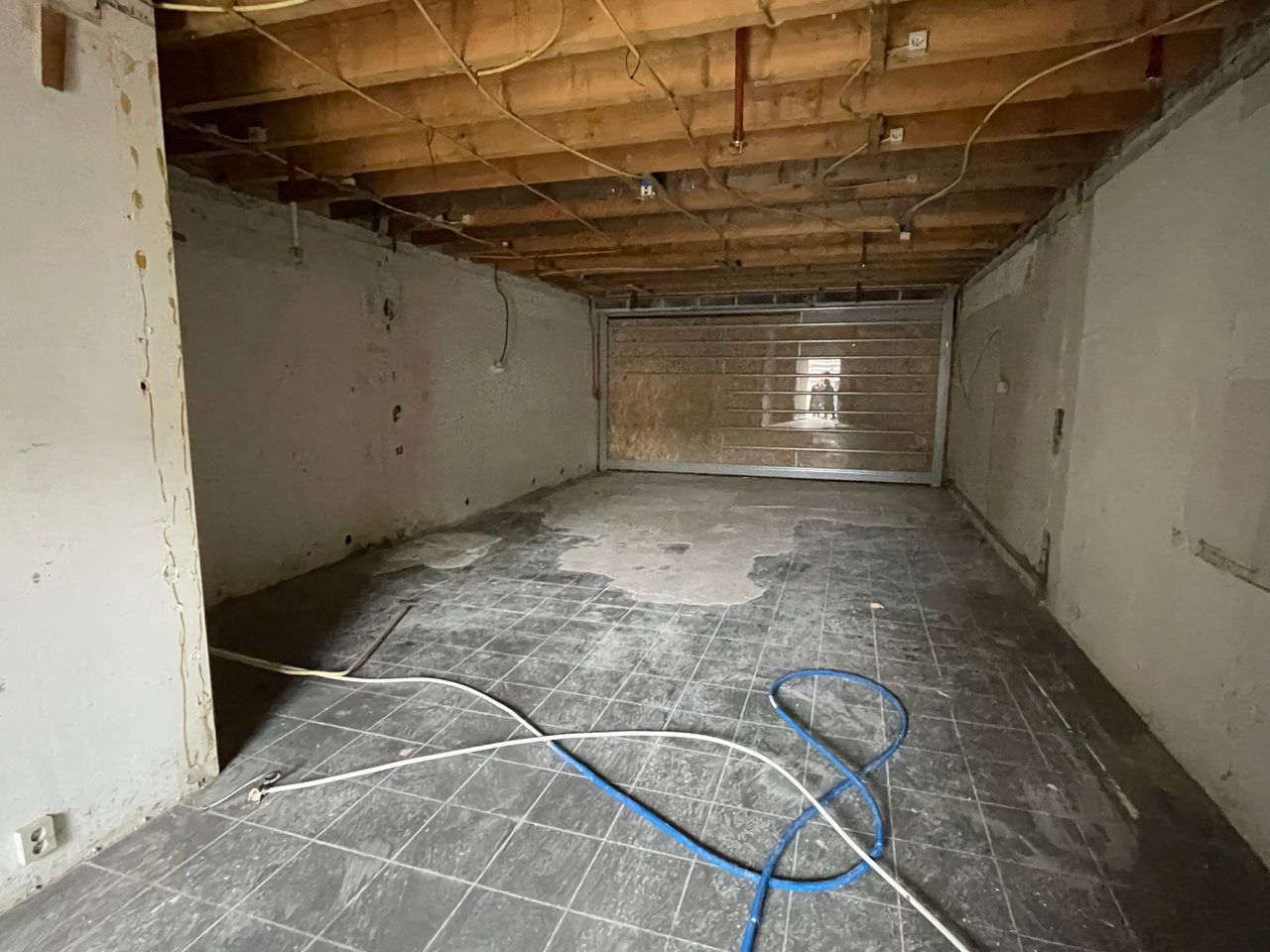 De zaak van Nathalie staat nu helemaal leeg (foto: Raymond Merkx).