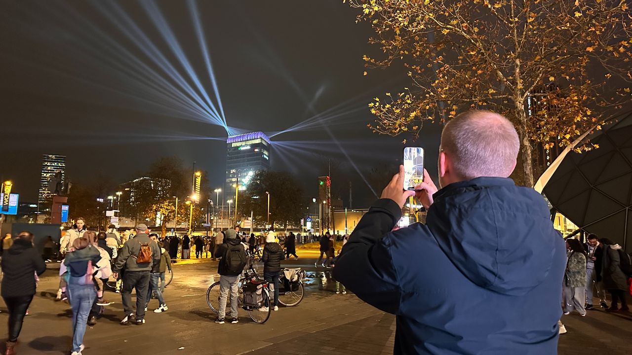 Lichtkunstwerk Metropolis op de Kennedytoren (foto: Jan Peels)