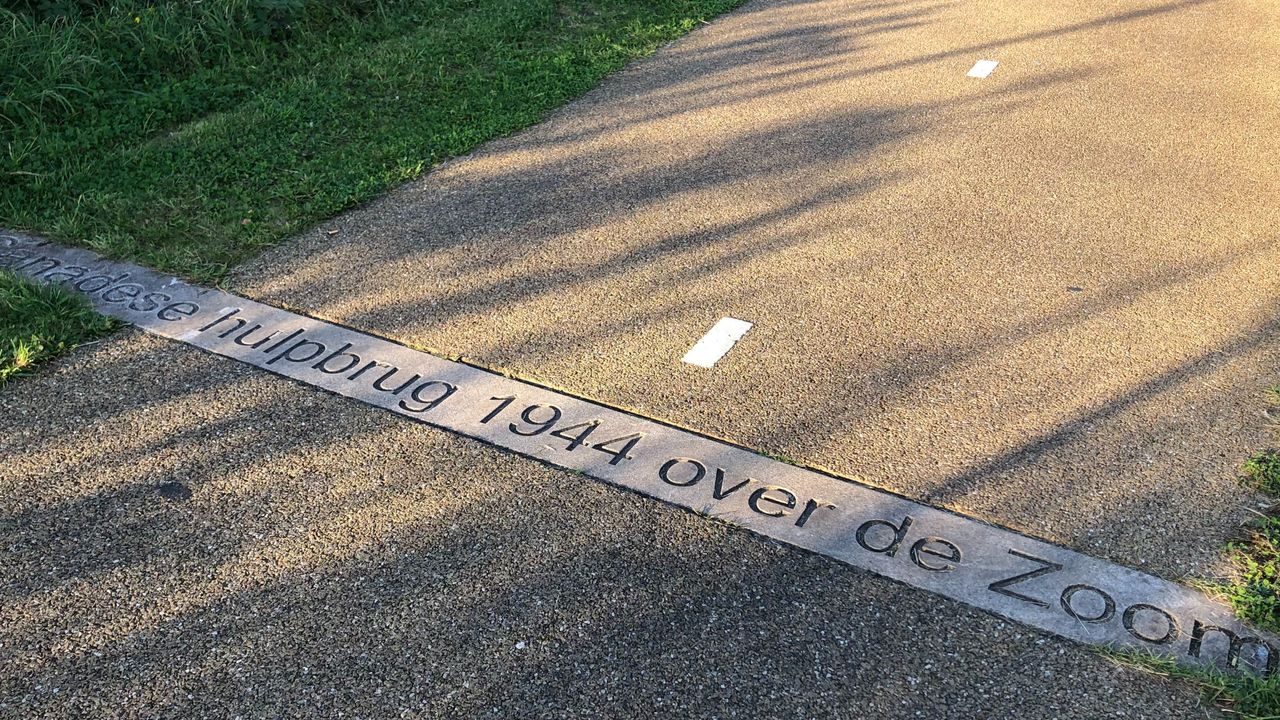 De gemarkeerde plek aan De Zoom waar de Canadezen doorbraken op 29 oktober 1944 (foto: Willem-Jan Joachems)