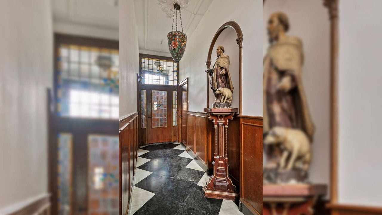 De heilige Antonius in de hal (foto: Wouters Makelaardij).