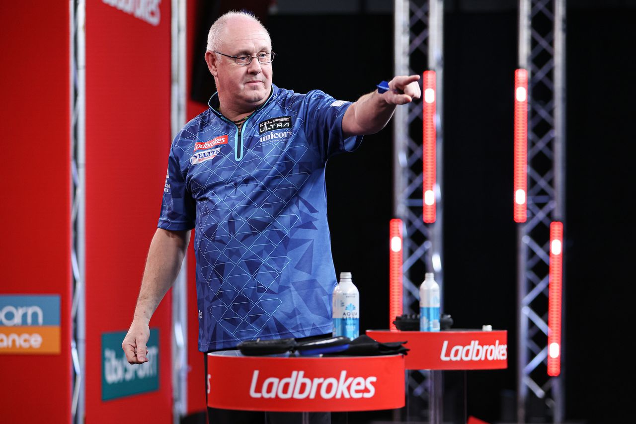 Ian White was Michael van Gerwen vrijdag duidelijk de baas (foto: PDC).