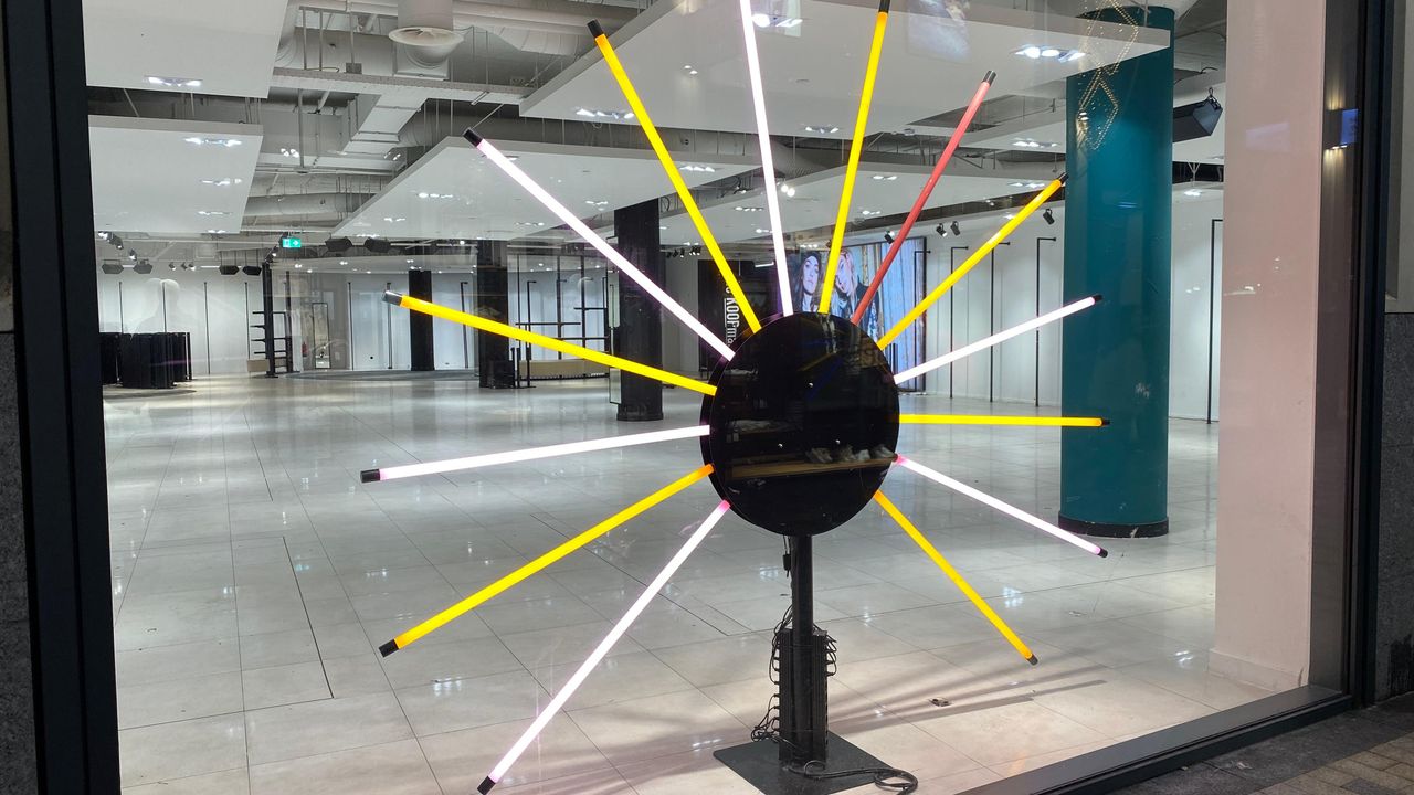 De winkel was rond half vijf helemaal leeg.