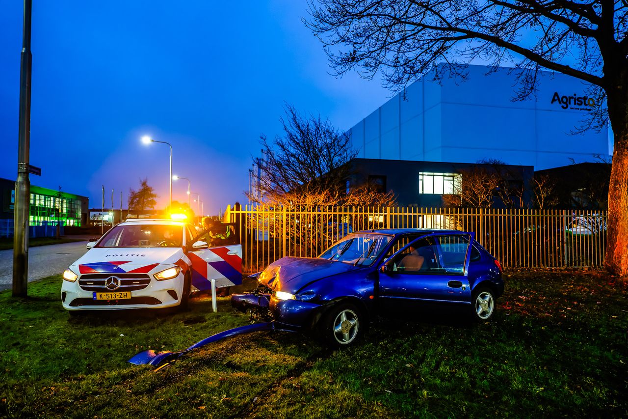 De gewonde Piet wordt behandeld (foto: Jack Brekelmans).