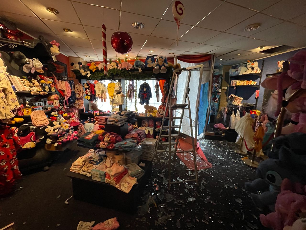 De ravage na de explosie (foto: Raymond Merkx). 