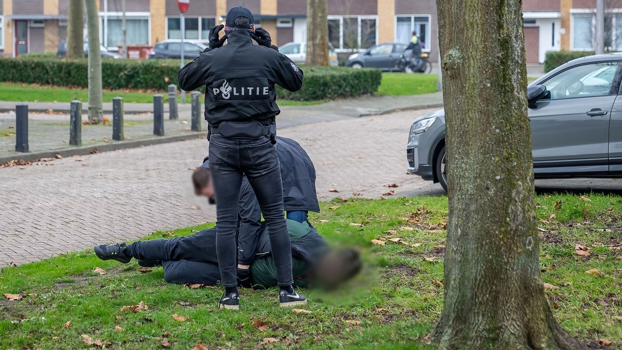 Een van de mannen die in Drunen werd opgepakt (foto: Iwan van Dun/SQ Vision).