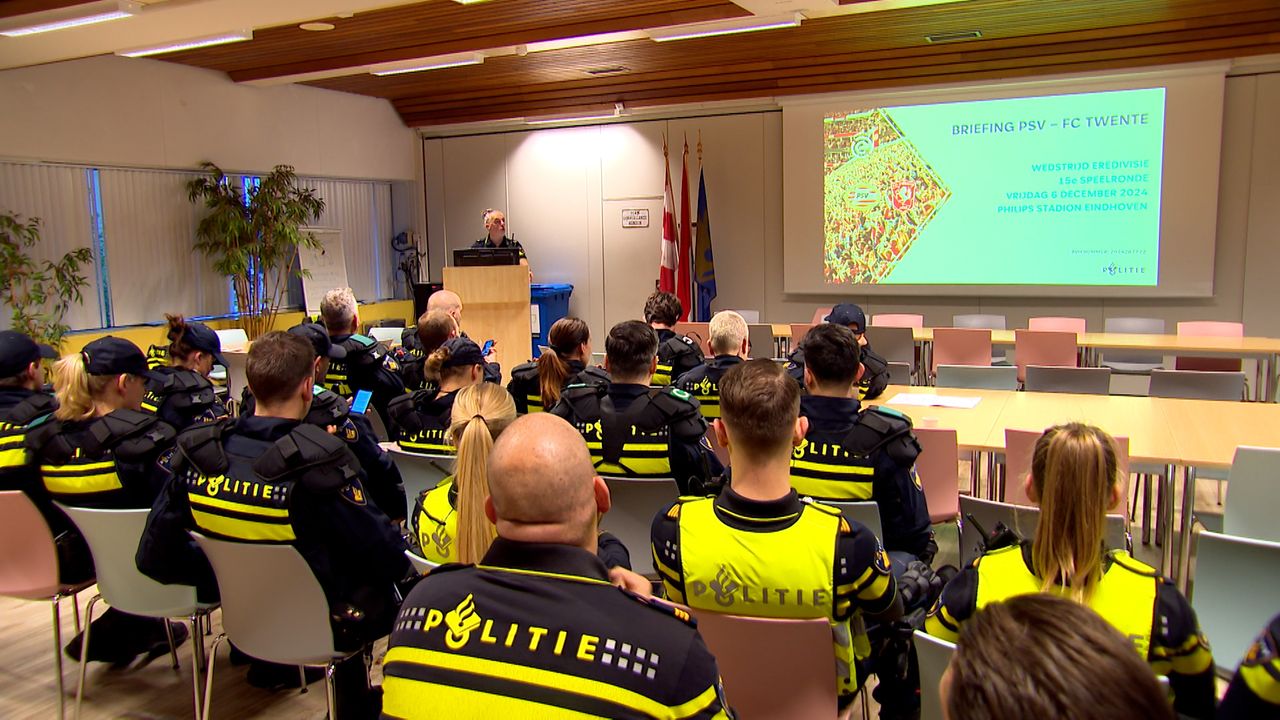 Briefing agenten op de Mathildelaan