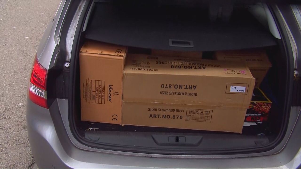 Een auto vol met legaal vuurwerk. (foto: Omroep Brabant).