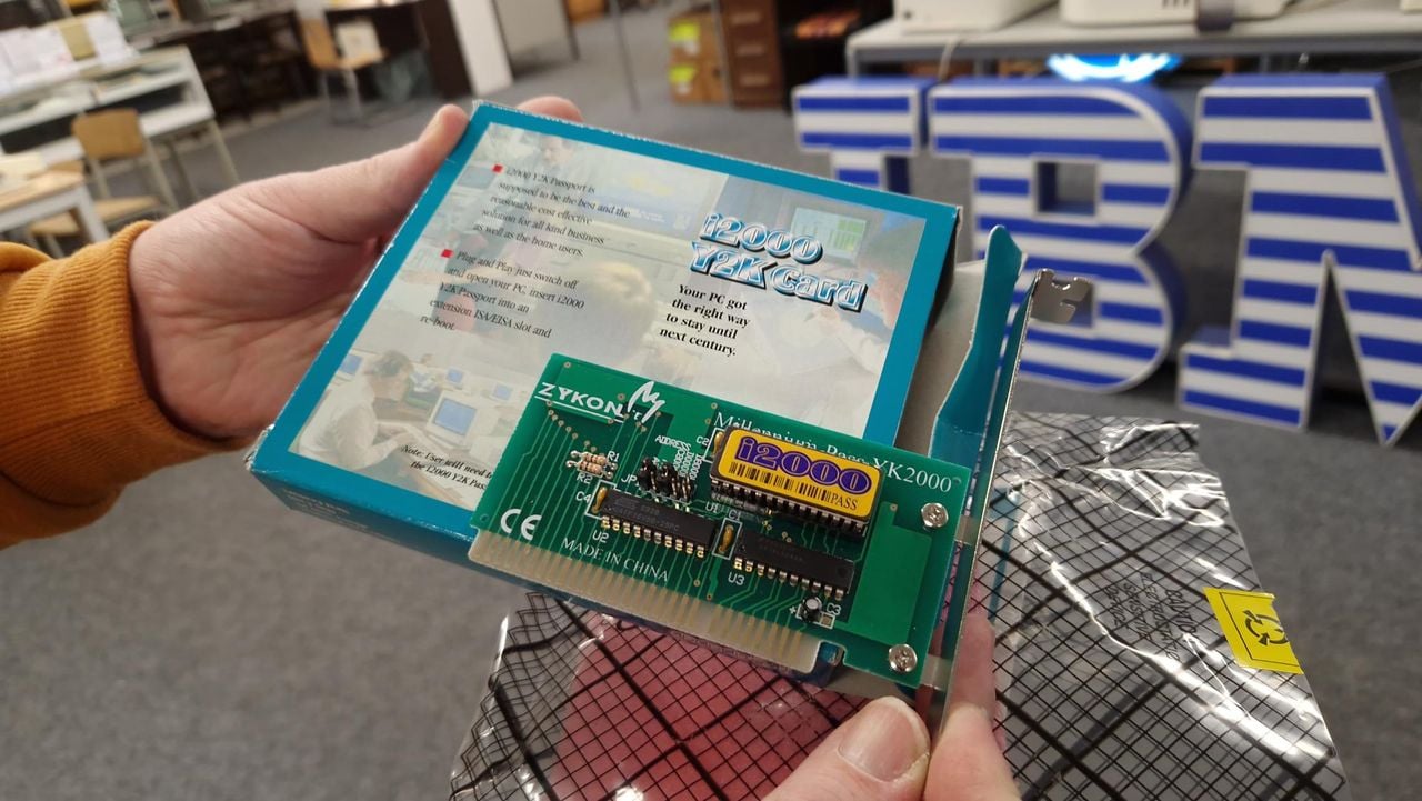 Een zogenoemde 'Y2K Card' die in de praktijk maar weinig nut had (Foto: Omroep Brabant).