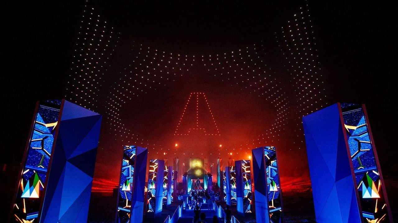 Een dronesshow ontworpen door TWOFIFTYK (foto: Bart Heemskerk)