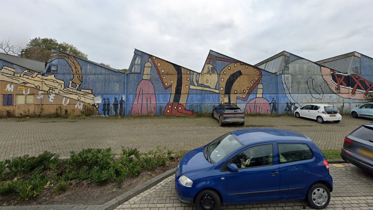 Het gebouw zoals het eruit zag voor de brand (foto: Google Maps).