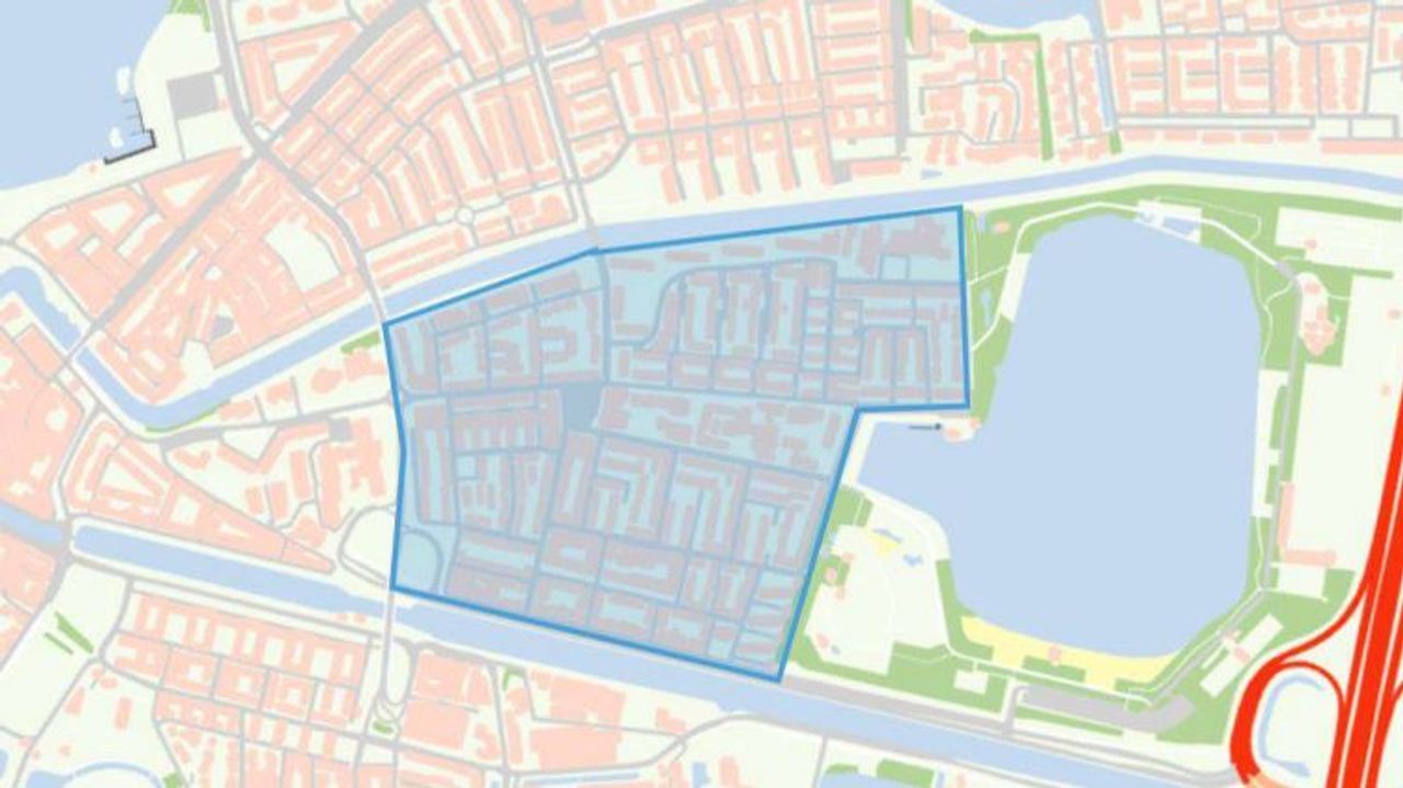 Aan het bevel is een kaartje toegevoegd waarop te zien is waar de man niet mag parkeren. 