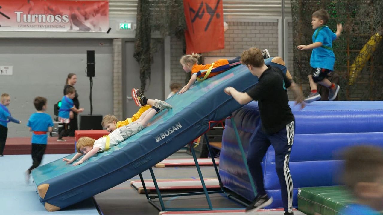 Pas op voor kinderen met een rood lintje! (foto: Omroep Brabant)